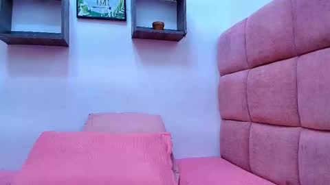 Mia  online show from September 21, 11:56 am