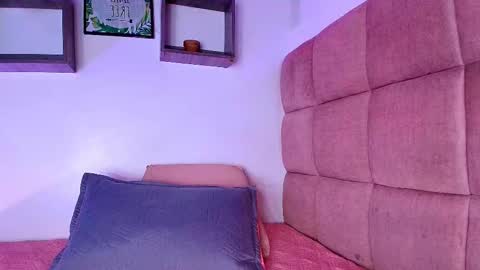 Mia  online show from September 27, 11:59 am