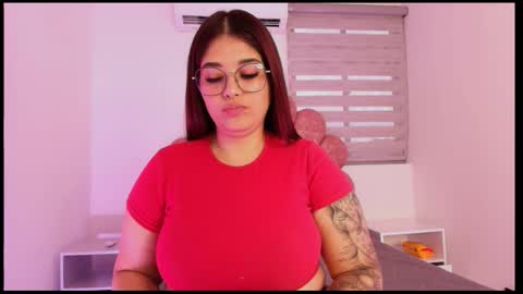 Mia  online show from November 5, 12:16 pm