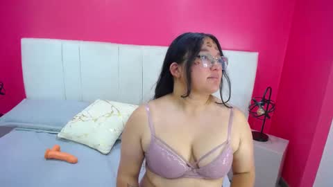 Snapshot of miia_colliins__ chatting on October 9, 1:09 pm Miia colliins   online show from October 9, 1:09 pm