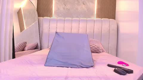 miia scoott  online show from November 24, 11:54 am