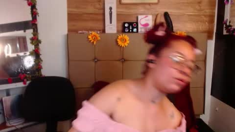 miia online show from November 19, 6:52 pm