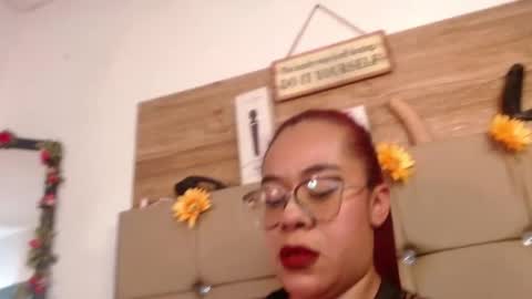 miia online show from April 24, 9:28 pm