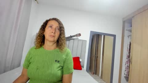 Snapshot of miia_weed chatting on April 6, 11:11 am Mia Weed online show from April 6, 11:11 am