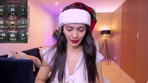 Mia online show from November 15, 11:07 am