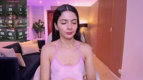 Mia online show from November 25, 11:10 am