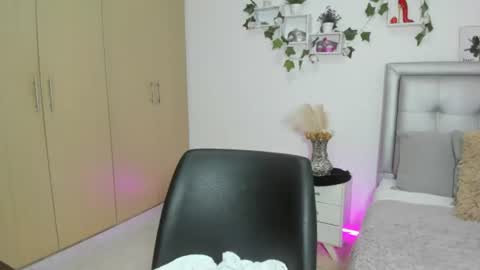 miiaa_k online show from June 19, 11:25 am