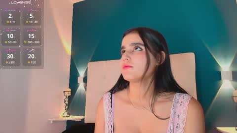 Snapshot of miiacarter_ chatting on April 8, 11:43 am MIA online show from April 8, 11:43 am