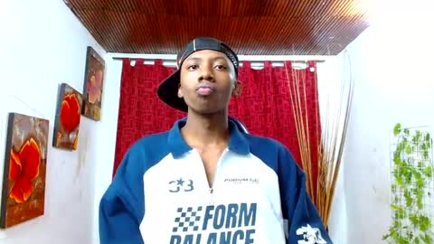 Snapshot of miilo18 chatting on July 4, 8:37 pm milo online show from July 4, 8:37 pm