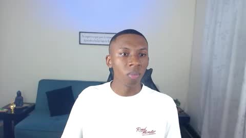 Snapshot of miiloo18 chatting on December 4, 9:12 pm Jordan online show from December 4, 9:12 pm