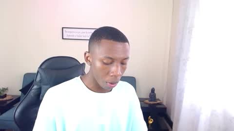 Snapshot of miiloo18 chatting on December 13, 9:09 pm Jordan online show from December 13, 9:09 pm