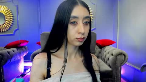 Snapshot of miilu__1 chatting on December 6, 3:19 am miilu  online show from December 6, 3:19 am