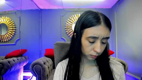 Snapshot of miilu__1 chatting on December 7, 3:25 am miilu  online show from December 7, 3:25 am