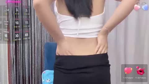 Snapshot of miixuuee chatting on March 4, 1:22 am Ema online show from March 4, 1:22 am