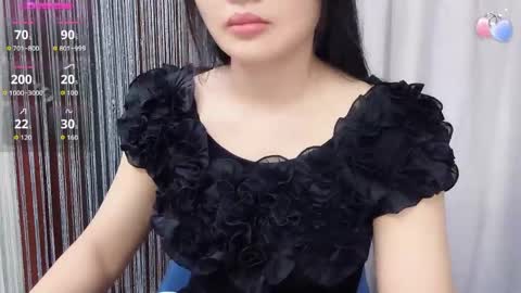 Snapshot of miixuuee chatting on April 27, 1:14 am Ema online show from April 27, 1:14 am