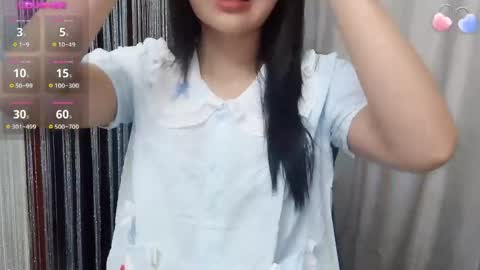 Snapshot of miixuuee chatting on May 4, 1:23 am Ema online show from May 4, 1:23 am