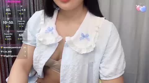 Snapshot of miixuuee chatting on May 10, 1:22 am Ema online show from May 10, 1:22 am