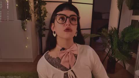 mika_moon_ online show from November 13, 4:39 pm