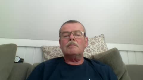 Snapshot of mikael42 chatting on June 6, 12:54 pm mikael42 online show from June 6, 12:54 pm