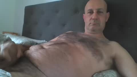 mikael_r52 online show from June 5, 6:52 am