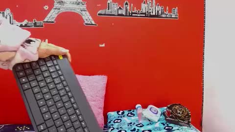 Snapshot of mikaela303av chatting on November 21, 4:44 am mikaela303av online show from November 21, 4:44 am