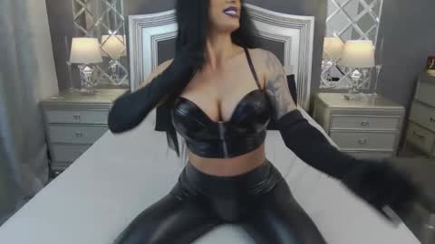 Snapshot of mikaelajensen chatting on March 28, 4:01 am Mikaela online show from March 28, 4:01 am