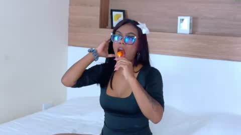 mikaellafoxx online show from July 8, 3:11 am