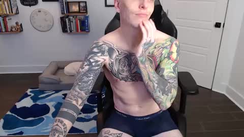 Snapshot of mikahishung chatting on December 11, 7:46 pm MikahisHung online show from December 11, 7:46 pm