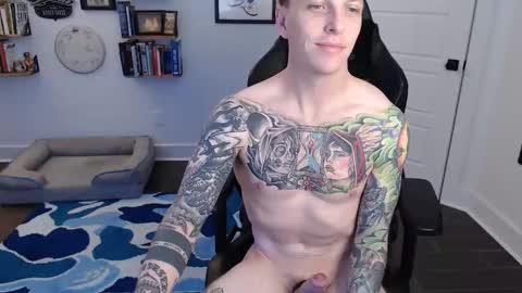 Snapshot of mikahishung chatting on December 20, 3:31 pm MikahisHung online show from December 20, 3:31 pm