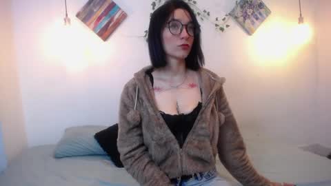 Snapshot of mikaza_akerman chatting on May 4, 1:07 pm mikaza online show from May 4, 1:07 pm