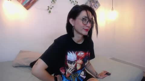 Snapshot of mikaza_akerman chatting on May 11, 3:07 pm mikaza online show from May 11, 3:07 pm