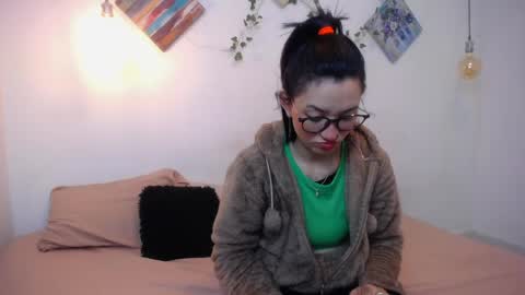 Snapshot of mikaza_akerman chatting on May 13, 12:46 pm mikaza online show from May 13, 12:46 pm