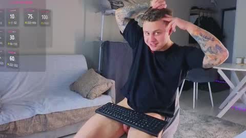 Snapshot of mike___magic chatting on February 19, 12:01 pm Mike Magic online show from February 19, 12:01 pm