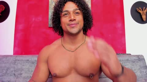 Snapshot of mike_estevess chatting on December 19, 2:02 pm online show from December 19, 2:02 pm