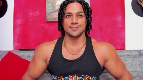 Snapshot of mike_estevess chatting on December 20, 8:28 am online show from December 20, 8:28 am