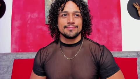 Snapshot of mike_estevess chatting on January 8, 2:25 am online show from January 8, 2:25 am