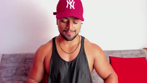 Snapshot of mike_estevess chatting on February 10, 12:41 am online show from February 10, 12:41 am