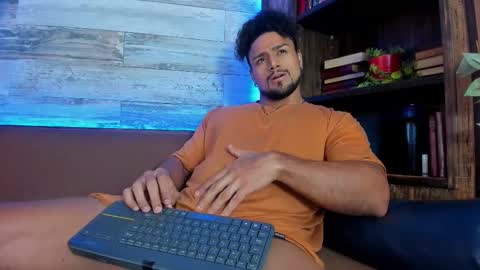 Snapshot of mike_estevess chatting on March 7, 9:51 am online show from March 7, 9:51 am