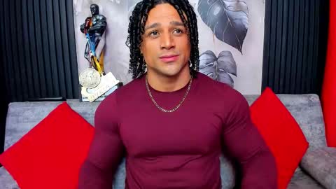 Snapshot of mike_estevess chatting on October 18, 3:09 am online show from October 18, 3:09 am