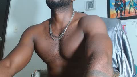 Snapshot of mike_kingcum chatting on January 5, 4:58 am mike online show from January 5, 4:58 am