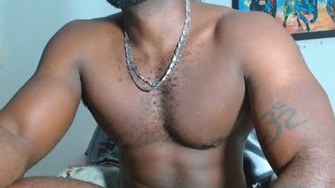 Snapshot of mike_kingcum chatting on January 22, 2:04 am mike online show from January 22, 2:04 am