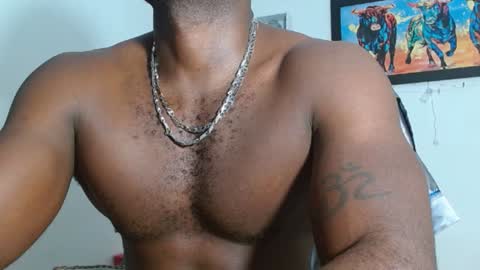 Snapshot of mike_kingcum chatting on January 25, 12:38 am mike online show from January 25, 12:38 am