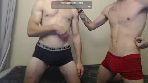 Snapshot of mikeandjax chatting on January 16, 4:28 pm Hot Buns online show from January 16, 4:28 pm