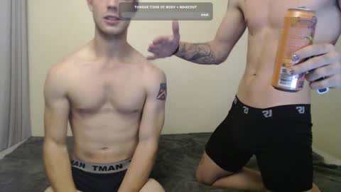 Snapshot of mikeandjax chatting on January 24, 3:24 pm Hot Buns online show from January 24, 3:24 pm