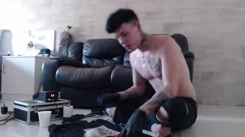 Snapshot of mikeandjax chatting on September 11, 1:33 pm Hot Buns online show from September 11, 1:33 pm