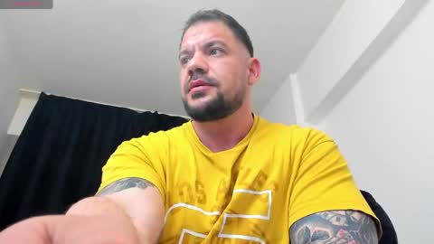 Snapshot of mikebigboy31 chatting on May 5, 4:09 am Mike online show from May 5, 4:09 am