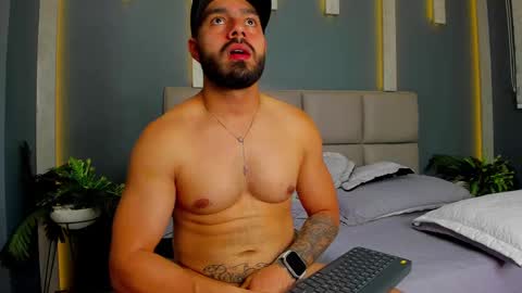 Snapshot of mikeblare chatting on December 30, 1:37 am Mike Blare online show from December 30, 1:37 am