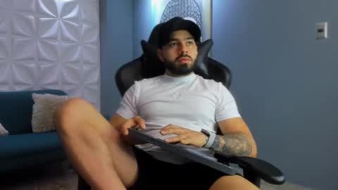 Snapshot of mikeblare chatting on January 3, 7:07 pm Mike Blare online show from January 3, 7:07 pm