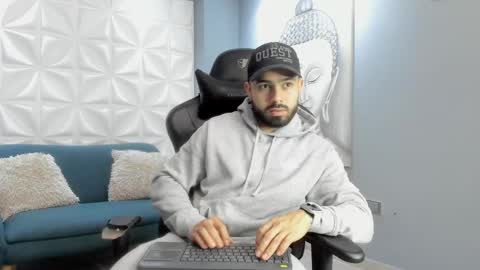 Snapshot of mikeblare chatting on January 4, 7:13 pm Mike Blare online show from January 4, 7:13 pm