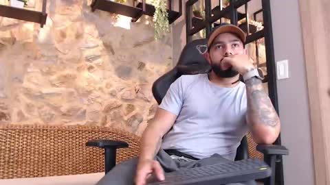 Snapshot of mikeblare chatting on January 17, 7:27 pm Mike Blare online show from January 17, 7:27 pm